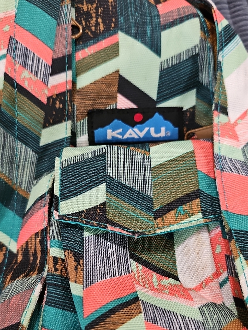 Kavu Sling Bag Like New - Picture 3 of 6